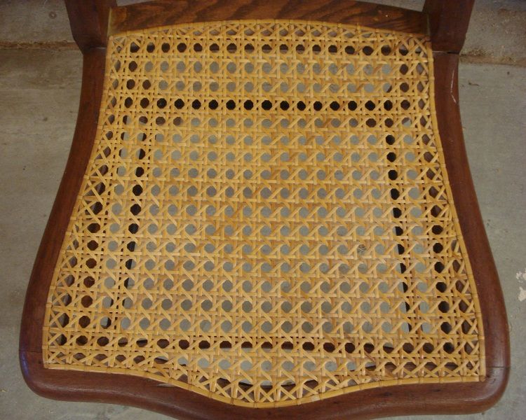 Horseshoe shaped traditional hole chair caning